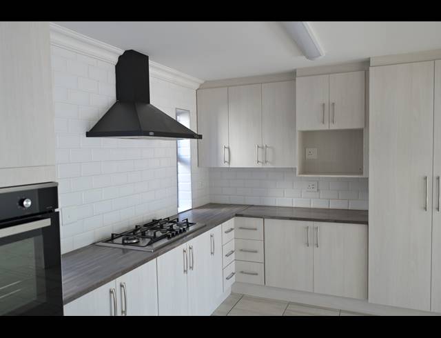 3 BEDROOM HOUSE FOR SALE IN HARTENBOS CENTRAL